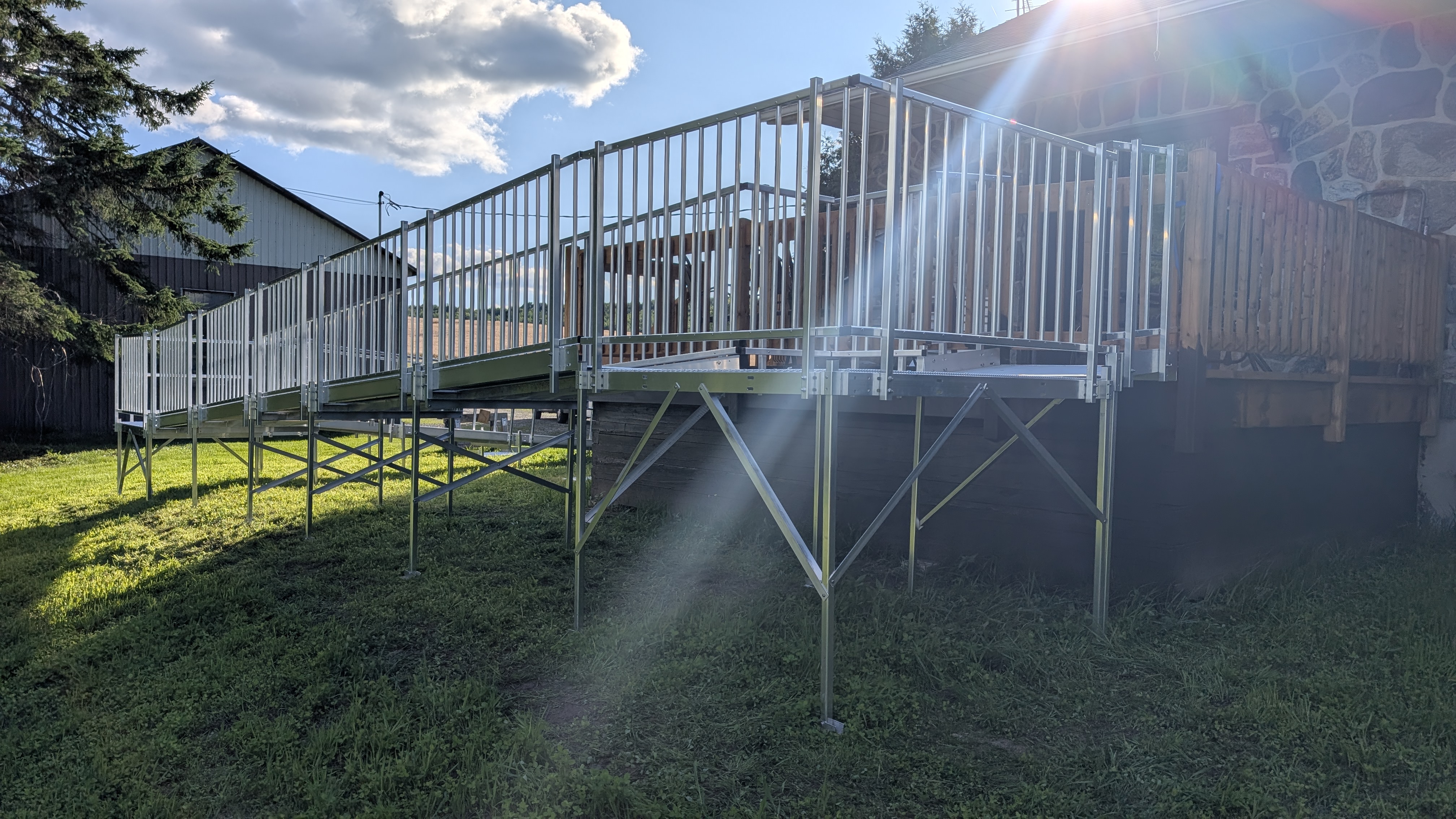 Rampe modulaire résidentielle grande installation coucher de soleil