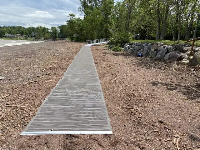Tapis plage AccessMat — vue aérienne déployé