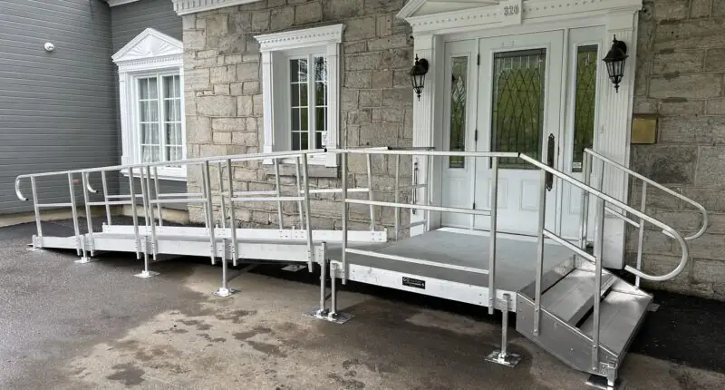 Rampe droite standard — installation commerciale bâtiment