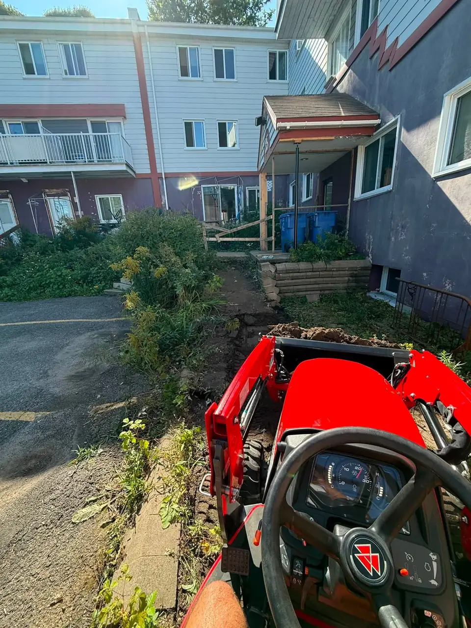 Projet clé en main — terrassement, adaptation d'immeuble et rampe — Immeuble, Québec
