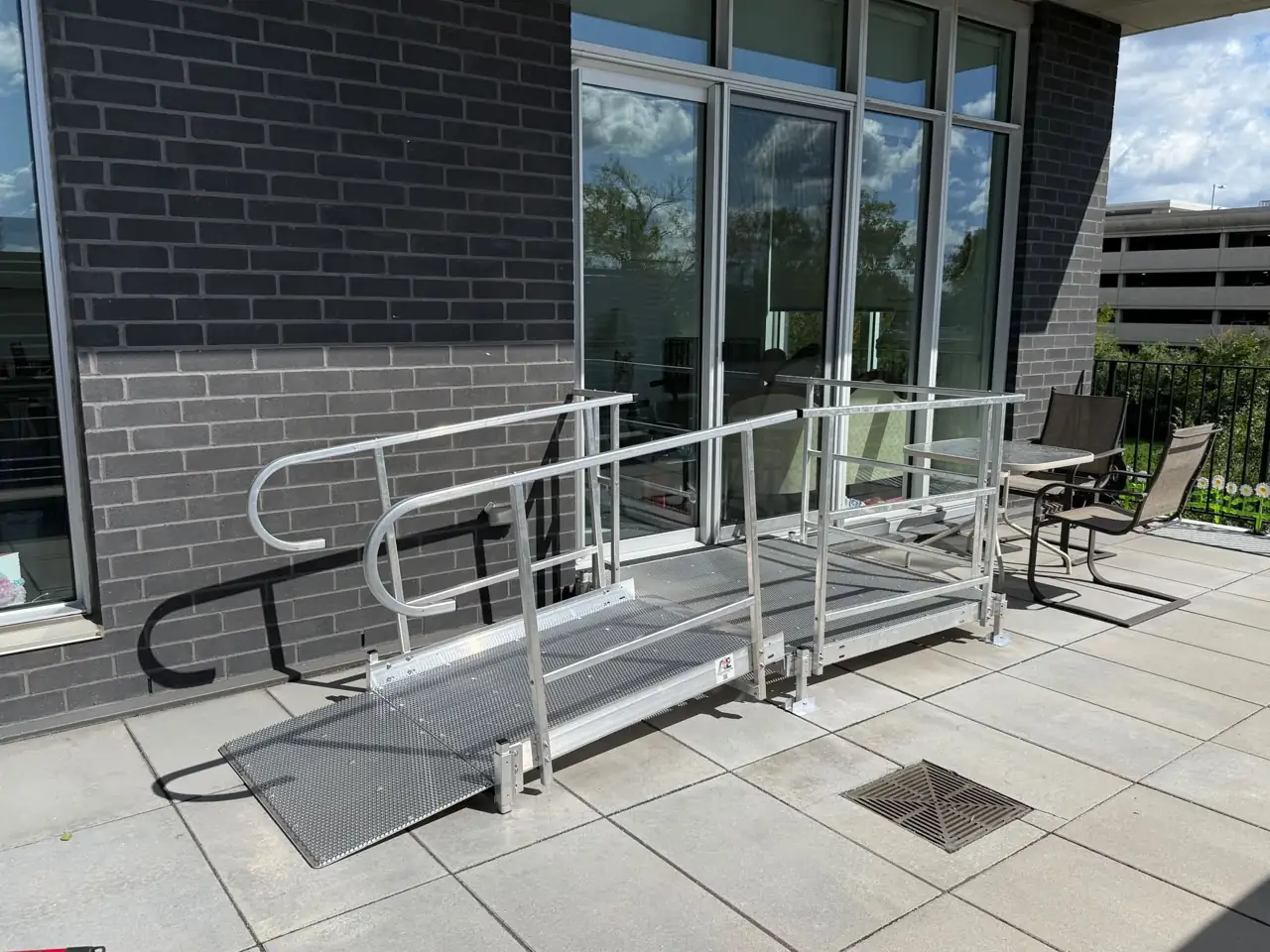 Rampe inclinée pour porte-patio — condo locatif — Condo locatif, Gatineau